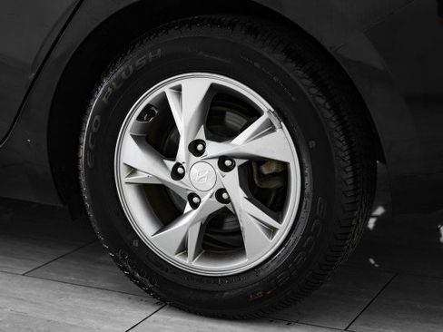 Used 2021 Hyundai Elantra SE w/ Cargo Package image 53