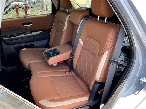 New 2026 Nissan Pathfinder Platinum FWD image 16