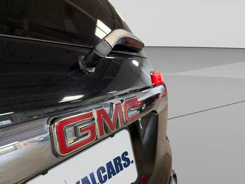 Used 2017 GMC Acadia Denali w/ Technology Package FWD image 40