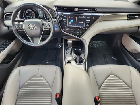 Used 2020 Toyota Camry SE w/ Sunroof Package FWD image 28