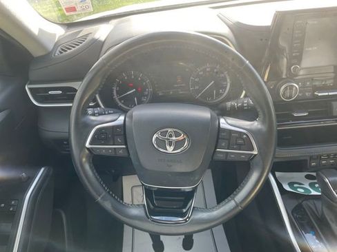 Used 2021 Toyota Highlander XLE FWD image 14