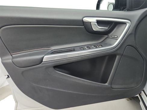 Used 2016 Volvo V60 T5 Cross Country image 21