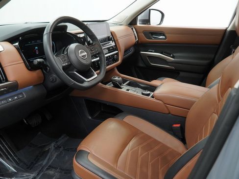 Used 2024 Nissan Pathfinder Platinum w/ Cargo Package image 21