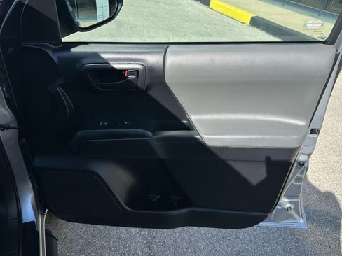 Used 2020 Toyota Tacoma SR image 32