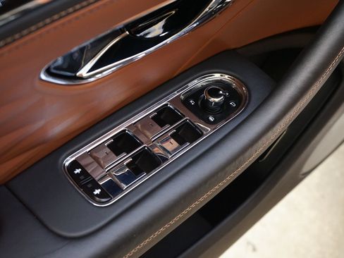 Used 2022 Bentley Flying Spur Plug-In Hybrid AWD/4WD image 28