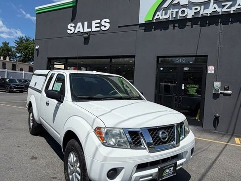 Used 2015 Nissan Frontier SV AWD/4WD image 1