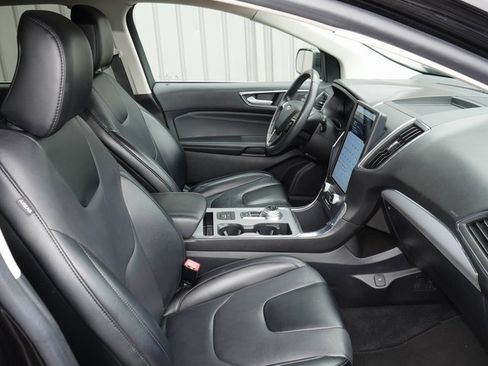 Used 2022 Ford Edge Titanium image 25