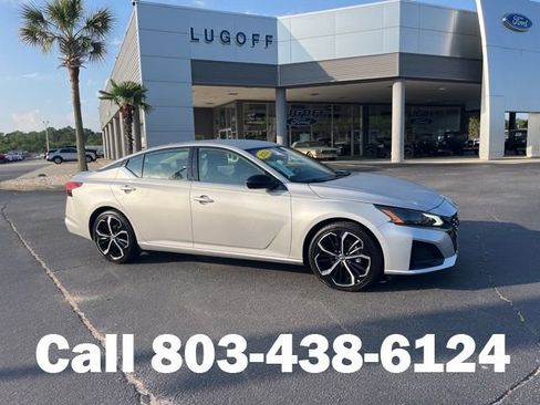 Used 2024 Nissan Altima 2.5 SR FWD image 2