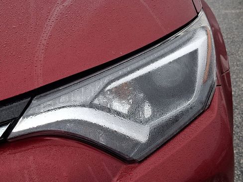 Used 2018 Toyota RAV4 XLE image 10