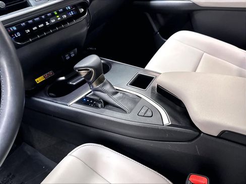 Used 2024 Lexus UX 250h FWD image 21