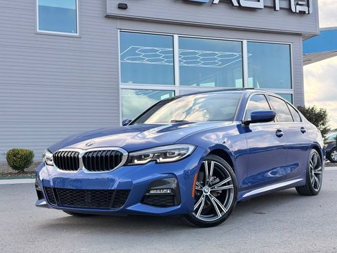 Used 2022 BMW 330i Sedan w/ M Sport Package RWD image 4