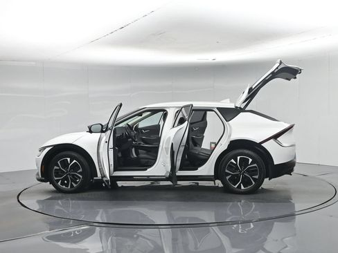 Used 2023 Kia EV6 Wind w/ Wind Technology Package AWD/4WD image 38