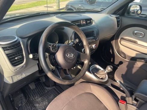 Used 2015 Kia Soul FWD image 23