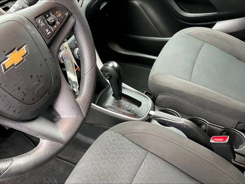 Used 2022 Chevrolet Trax LS w/ Tint and Cruise Package FWD image 15