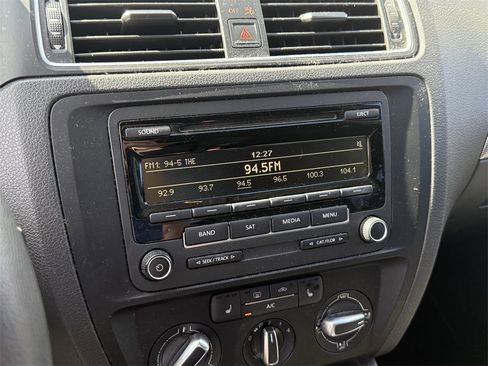 Used 2015 Volkswagen Jetta SE image 17