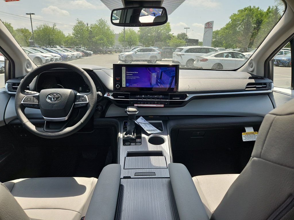 New 2026 Toyota Sienna XLE AWD/4WD image 8