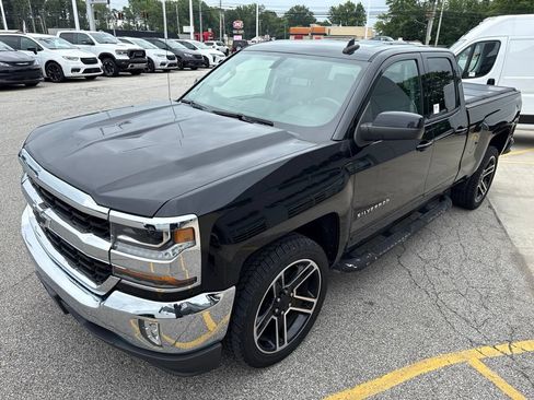 Used 2017 Chevrolet Silverado 1500 LT w/ LPO, Black Pack AWD/4WD image 10