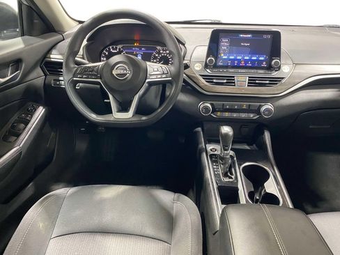 Used 2024 Nissan Altima 2.5 SV FWD image 12