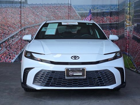 Certified 2025 Toyota Camry SE FWD image 3