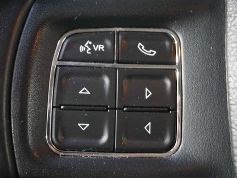 Used 2018 RAM 1500 Classic SLT w/ Luxury Group image 25