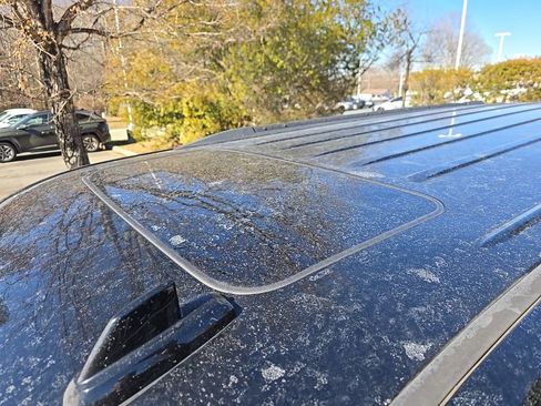 Used 2017 Chevrolet Suburban LT image 7