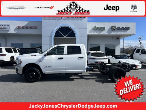 Used 2020 RAM 3500 Tradesman w/ Chrome Appearance Group image 1