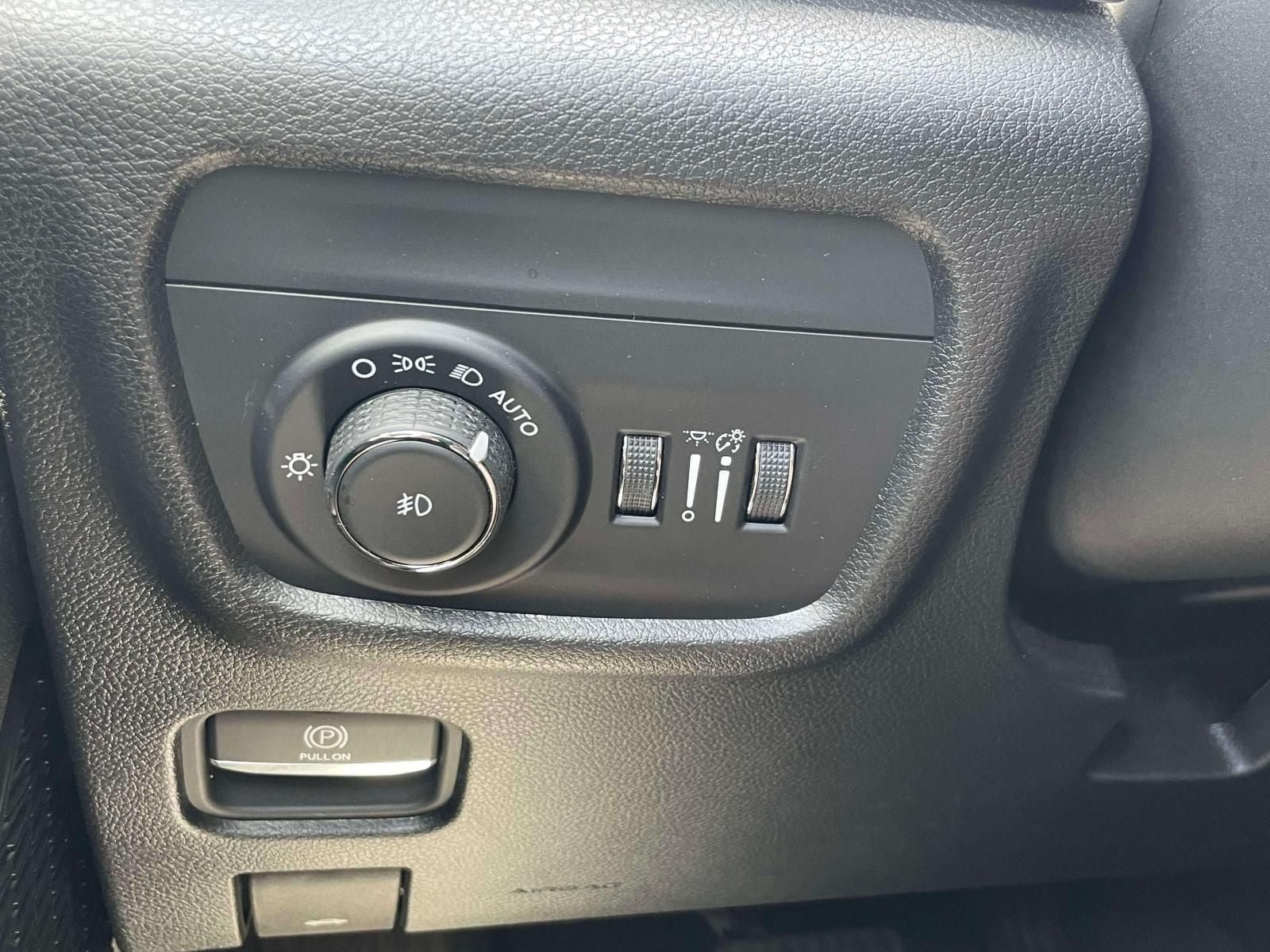 Used 2023 Jeep Grand Cherokee Limited AWD/4WD image 19