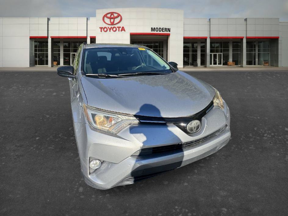 Used 2018 Toyota RAV4 LE FWD image 18