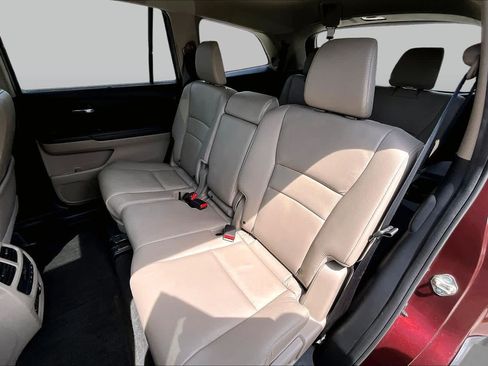 Used 2018 Honda Pilot Touring image 18