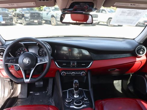 Used 2019 Alfa Romeo Giulia RWD image 27
