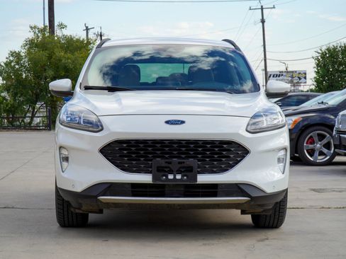 Used 2020 Ford Escape Titanium image 2
