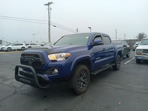 Used 2022 Toyota Tacoma SR5 w/ Technology Package image 3