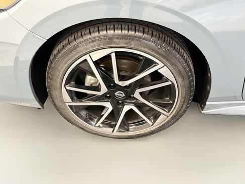 Used 2025 Nissan Sentra SR FWD image 11