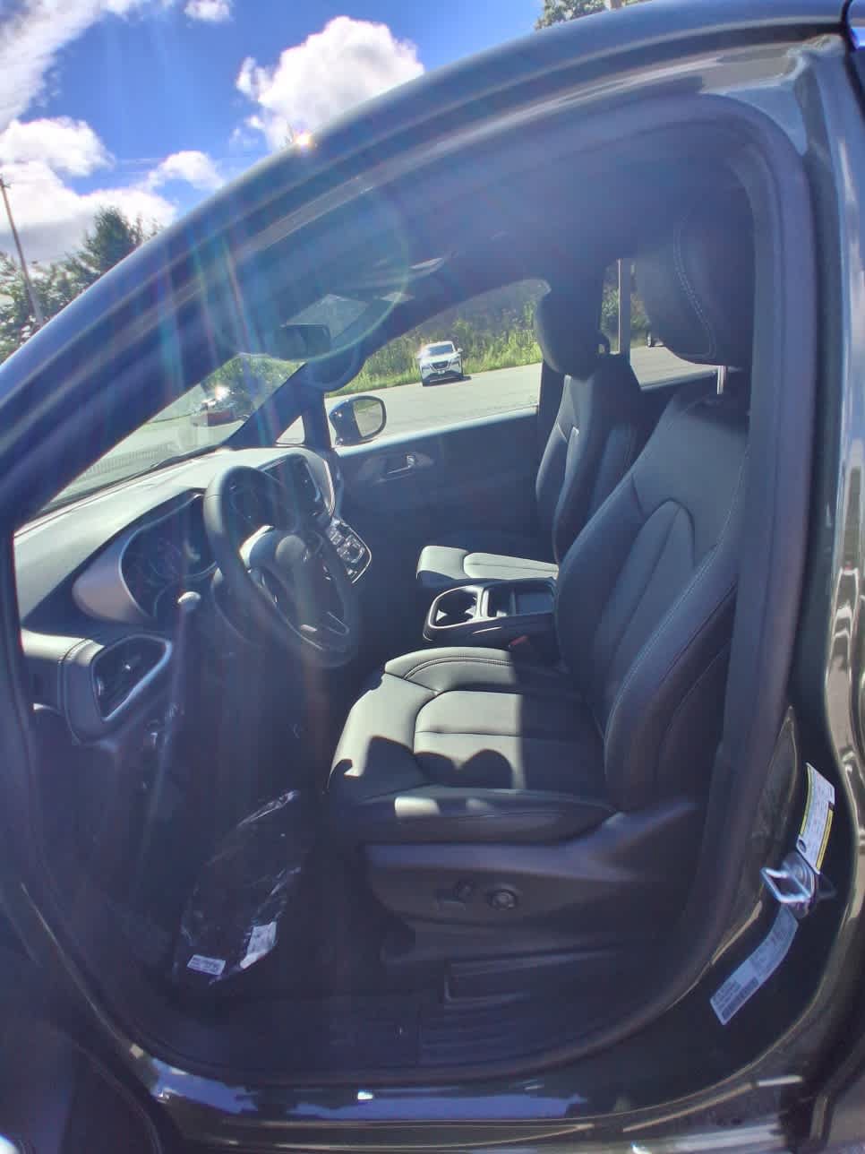 New 2027 Chrysler Pacifica Select AWD/4WD image 10