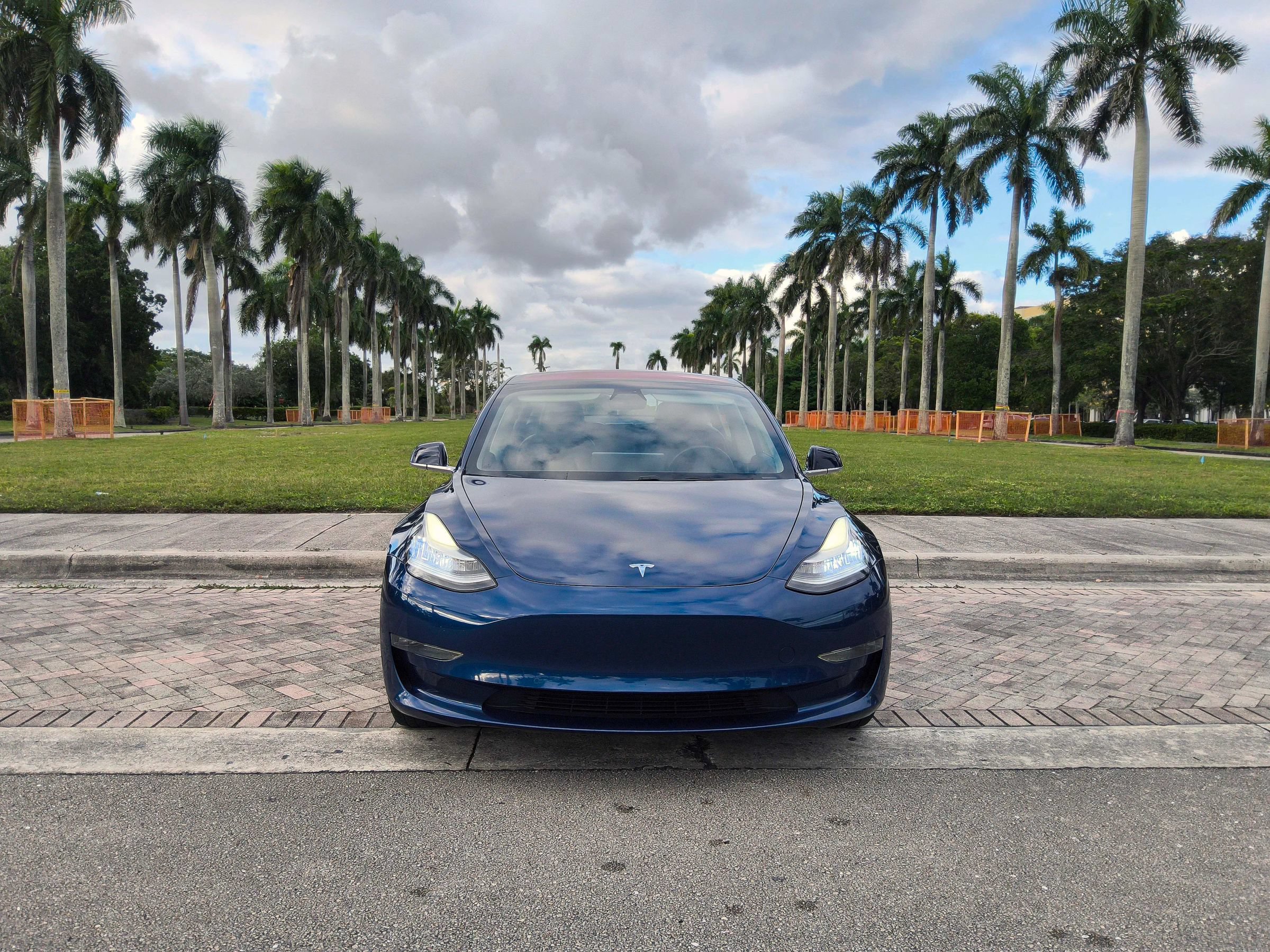 Used 2018 Tesla Model 3 Long Range RWD image 2