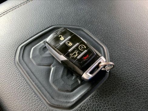 Used 2019 RAM 1500 Laramie image 15