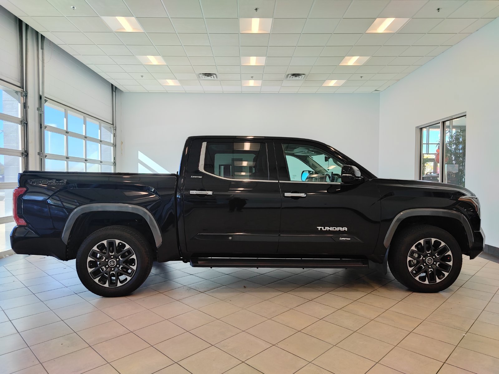 Used 2023 Toyota Tundra Limited AWD/4WD image 2