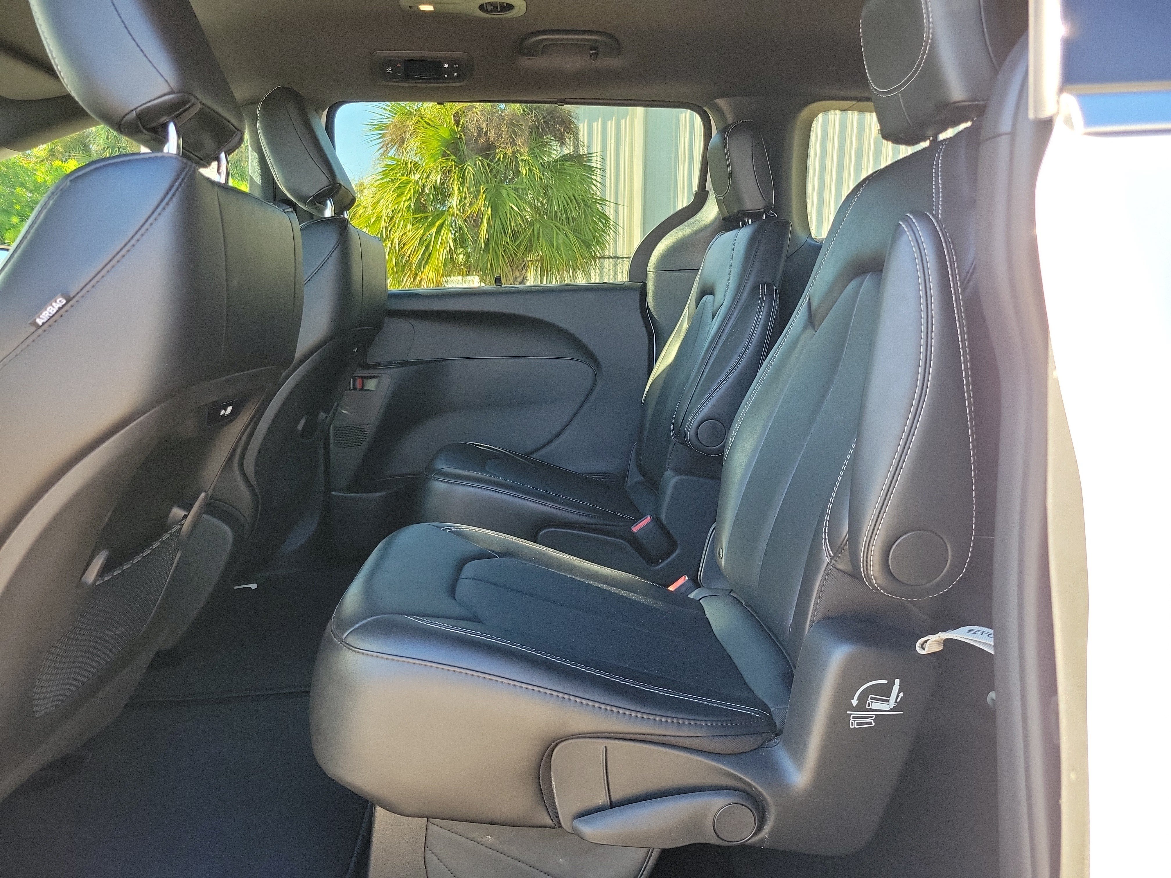 Used 2026 Chrysler Pacifica Select FWD image 8