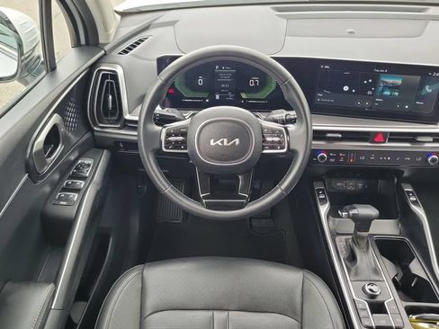 Used 2024 Kia Sorento S FWD image 8