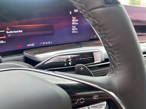 Used 2025 Cadillac Escalade Premium Luxury image 33