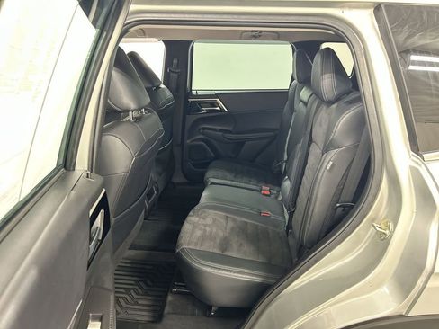 Used 2023 Mitsubishi Outlander SE image 20