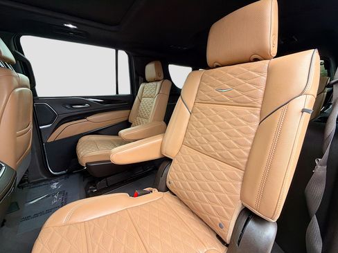 Used 2023 Cadillac Escalade ESV Premium Luxury w/ Performance Package image 23