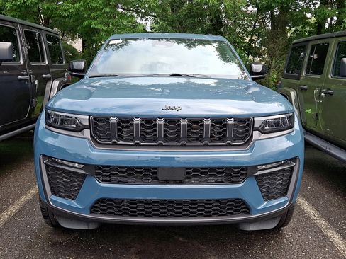New 2026 Jeep Grand Cherokee Limited w/ Limited Altitude Package AWD/4WD image 2