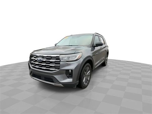 Used 2025 Ford Explorer Active w/ Active Comfort Package image 4