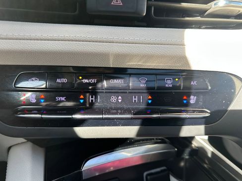 Used 2022 Buick Envision Avenir w/ Technology Package II image 12