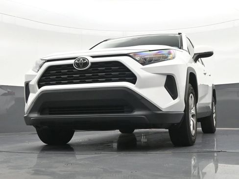 Used 2020 Toyota RAV4 LE FWD image 30