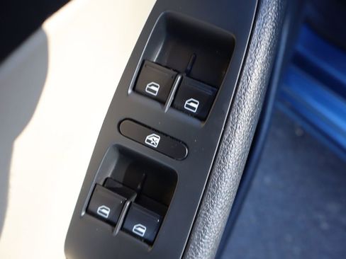 Used 2017 Volkswagen Jetta SE image 27