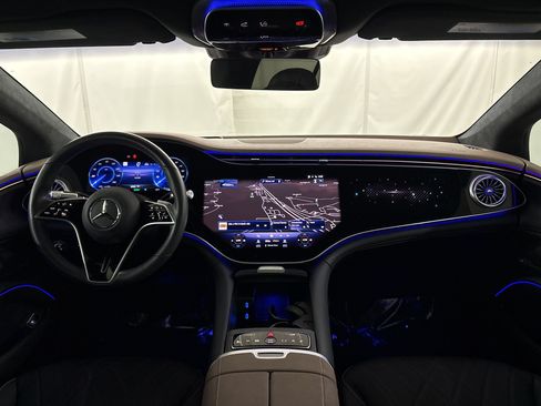 Certified 2023 Mercedes-Benz EQS 580 4MATIC Sedan w/ Exclusive Trim Package image 14