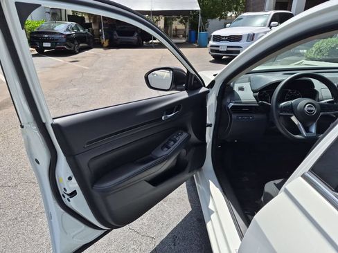 Used 2025 Nissan Altima 2.5 SV AWD/4WD image 11