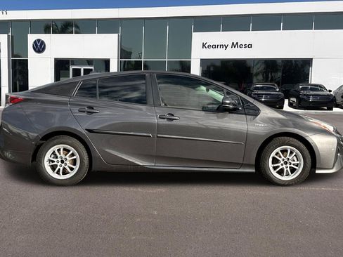 Used 2017 Toyota Prius Two image 3